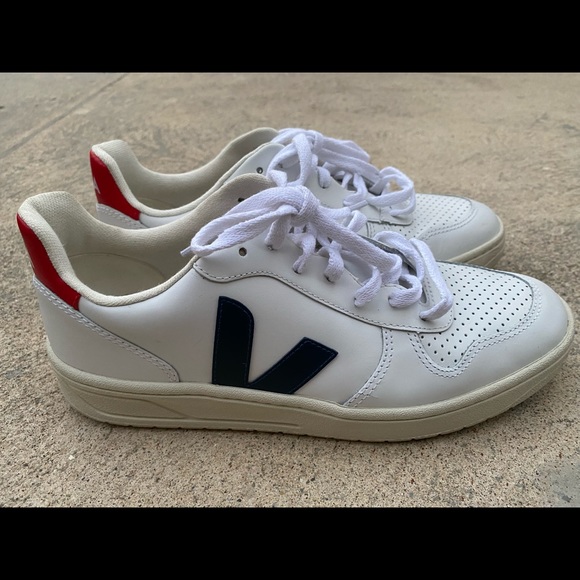 Veja Shoes - The tongue is cut
